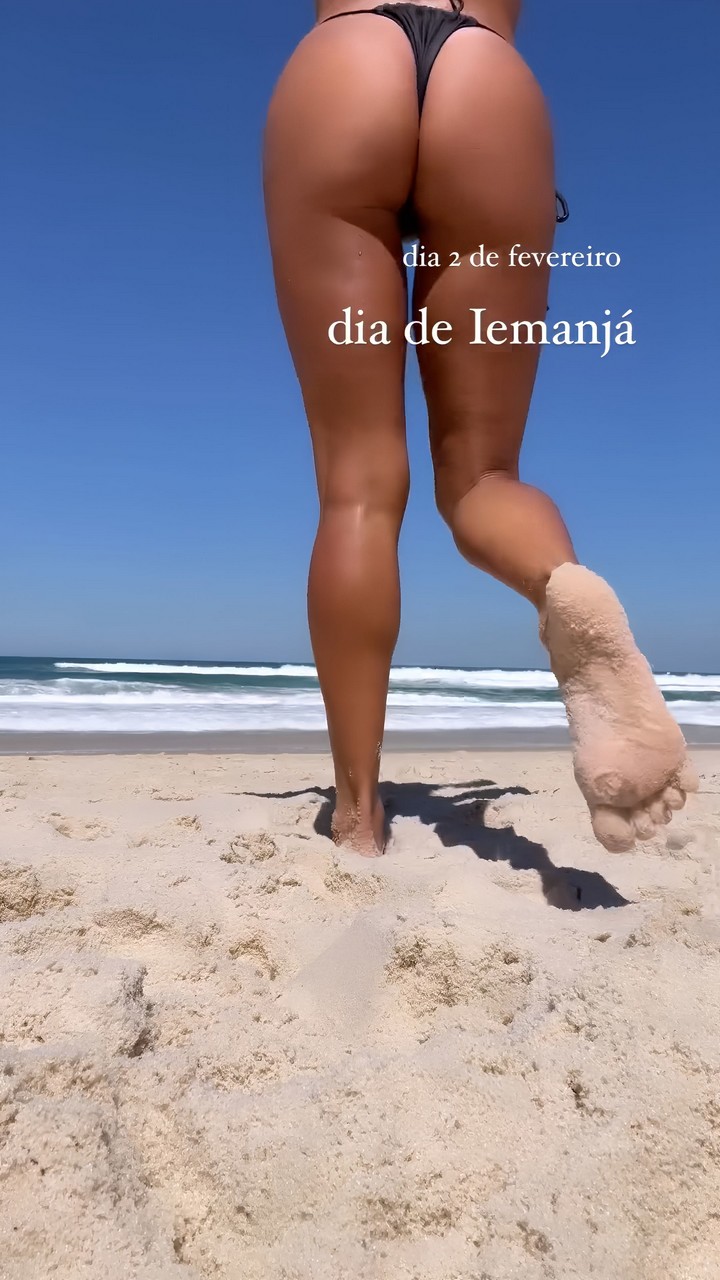 Deborah Secco Feet